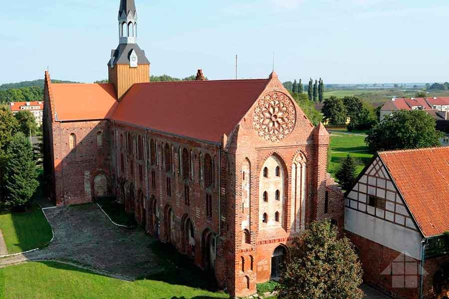 Костел в Колбаше, XII век Польша
